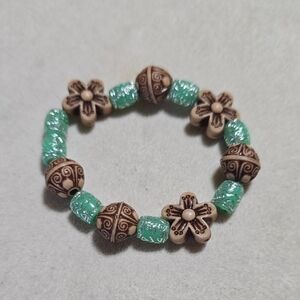 Floral Beaded Bracelet in Green and Brown